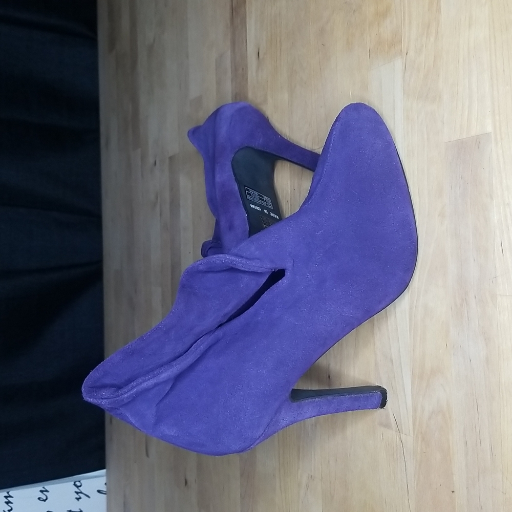 Purple size 7 faux suede ankle boot